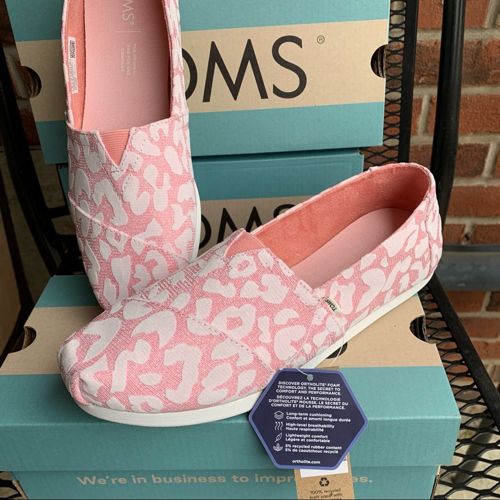 Toms alpargata women’s size 8 almond coral